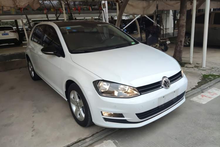 Used Volkswagen Golf 2017 1.6L Automatic Comfort Million-Vehicle Anniversary Edition
