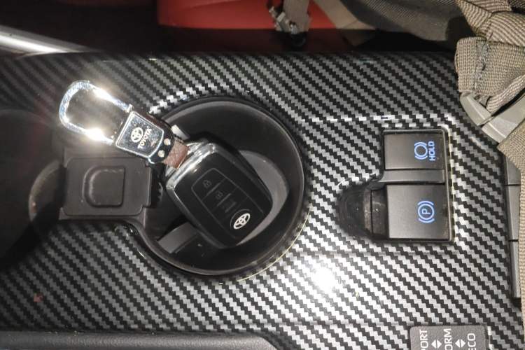 Used Toyota Highlander 2022 Dual-Engine 2.5L Four-Wheel Drive Prestige Version 7 Seats Vehicle Key