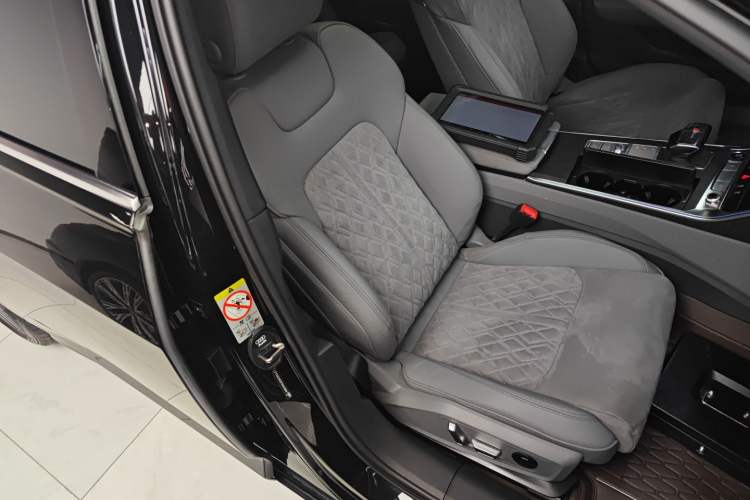 Used Audi A6L 2023 Revised Edition 45 TFSI quattro Prestige Dynamic Version Right Front Seat