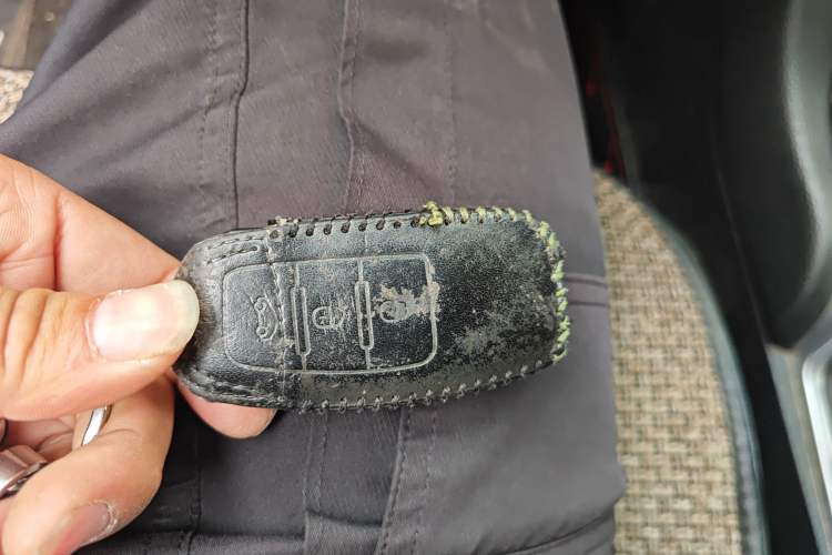 Used JMC Yusheng S350 2013 2.4T Automatic 4x4 Diesel Ultra-Luxury 5-Seater Vehicle Key