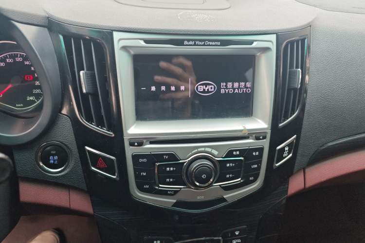 Used BYD Surui 2015 1.5L Manual Luxury Model Audio And AC Panel