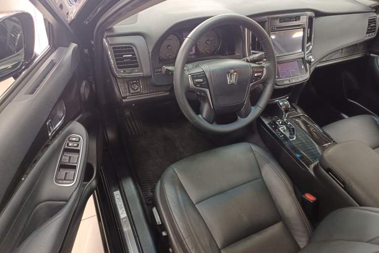 Used Toyota Crown 2015 2.5L Smart Edition Driver Seat