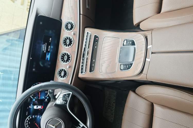 Used Mercedes-Benz E-Class 2022 Second Facelift E 300 L Luxury Edition
