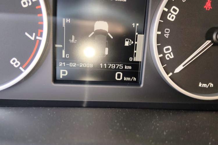 Used Land Rover Range Sport 2010 5.0 NA V8 HSE Odometer Close Up