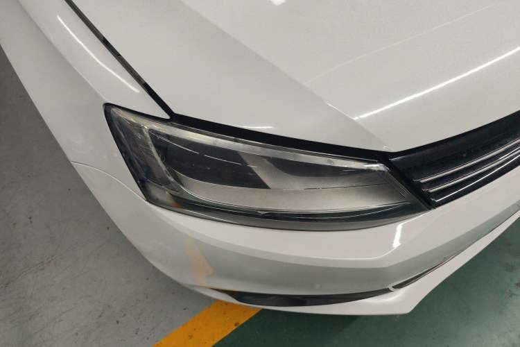 Used Volkswagen Sagitar 2012 1.6L Automatic Comfort Edition Right Front Headlight