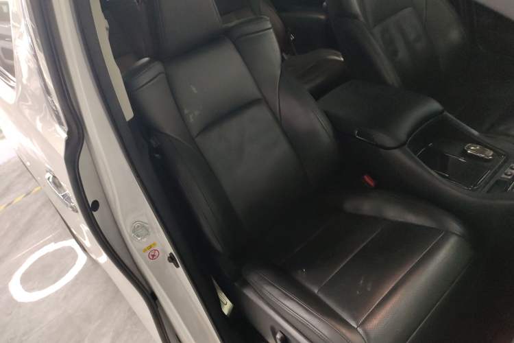 Used Toyota Vellfire 2019 Dual-Engine 2.5L HV Luxury Edition Right Front Seat