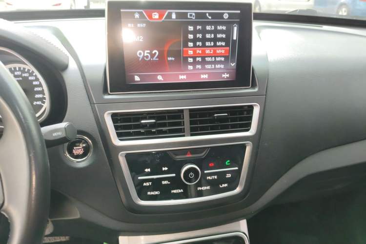 Used Bestune X40 2019 1.6L Automatic Luxury Edition China VI Audio And AC Panel