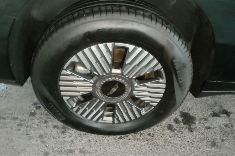 Used Geely Galaxy LEVC L380 2024 140-Degree 6-Seater All-Wheel-Drive Ultra