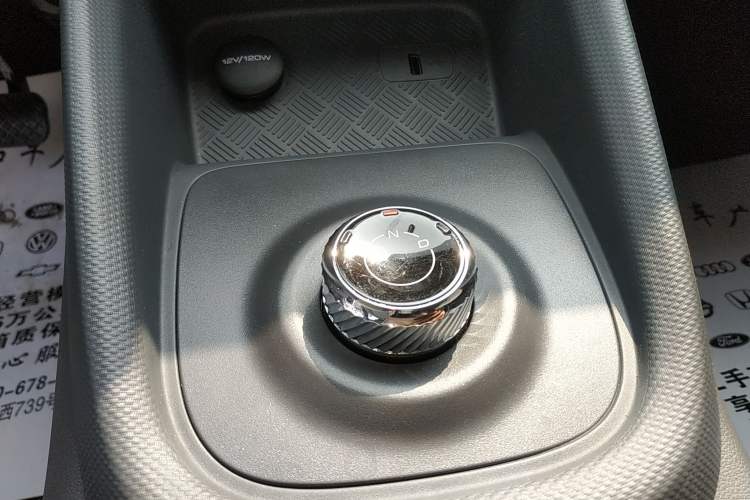 Used Wuling Hongguang New Energy 2025 Extended-Range Hybrid 50KM Comfort Version Gear Lever