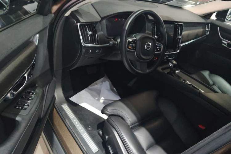 Used Volvo V90 2017 Cross Country T5 AWD Smart Range Edition Driver Seat