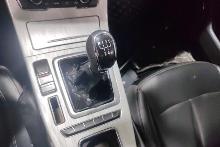 Used Hanteng X5 2018 1.5T Manual Luxury Edition Gear Lever