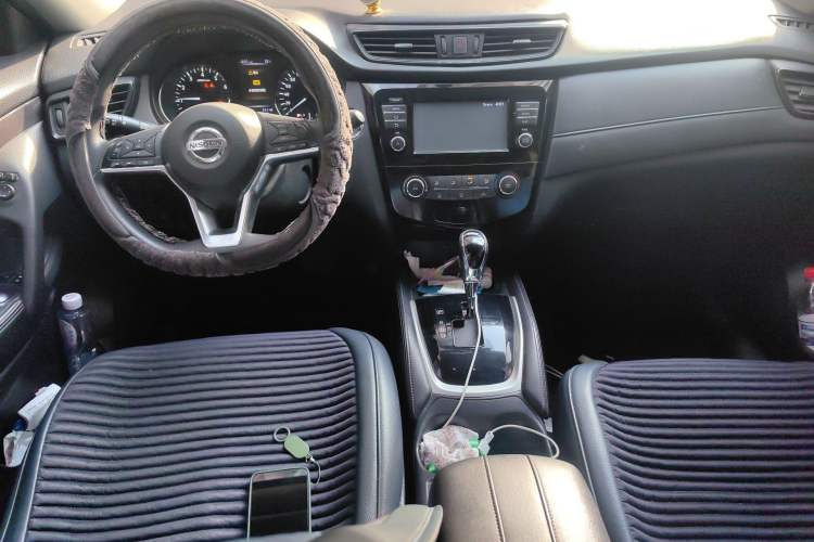 Used Nissan X-Trail 2017 2.0L CVT Comfort Edition 2WD Center Console