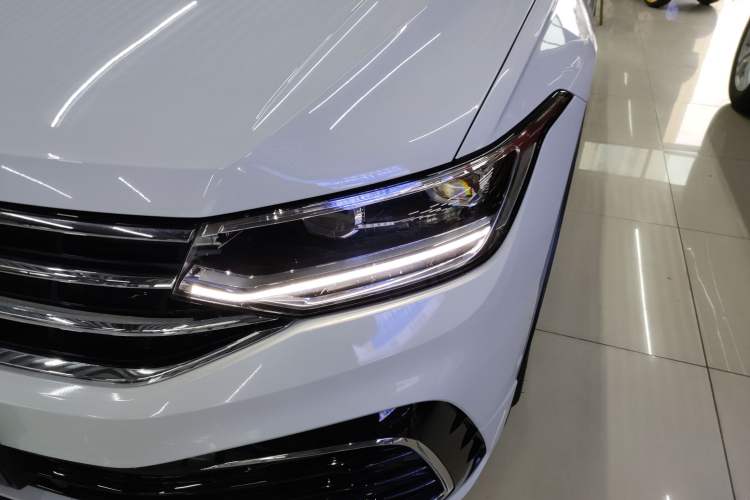 Used Volkswagen Tiguan L 2024 330TSI Automatic Two-Wheel Drive R-Line Enhanced Edition Left Front Headlight