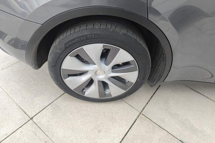 Used Tesla Model Y 2021 Long-Range All-Wheel-Drive Version