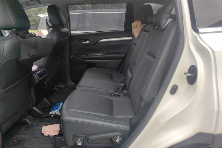 Used Toyota Highlander 2018 2.0T Four-Wheel Drive Luxury Version 7 Seats China VI Standard
