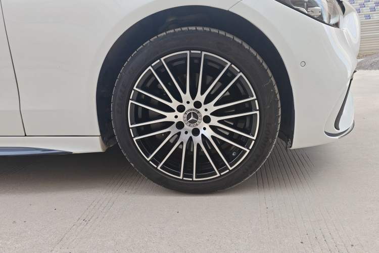 Used Mercedes-Benz C-Class 2022 Restyled C 260 L Sport Edition Right Front Wheel Hub