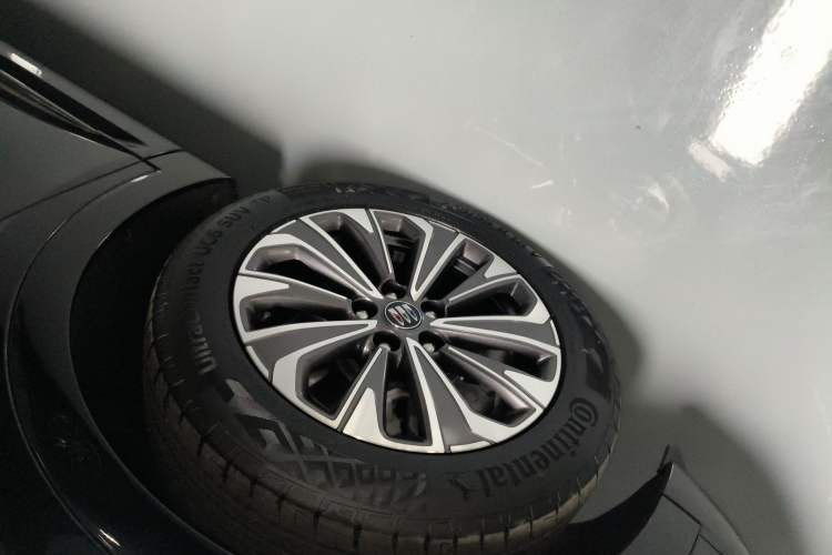 Used Buick Envision 2024 Encore S 25T Ignite Black Style Edition Left Front Wheel Hub