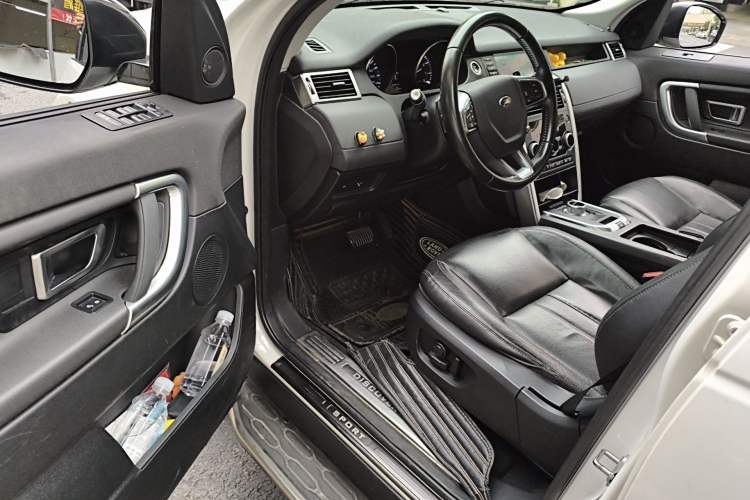 Used Land Rover Discovery Sport 2016 2.0T SE Driver Seat