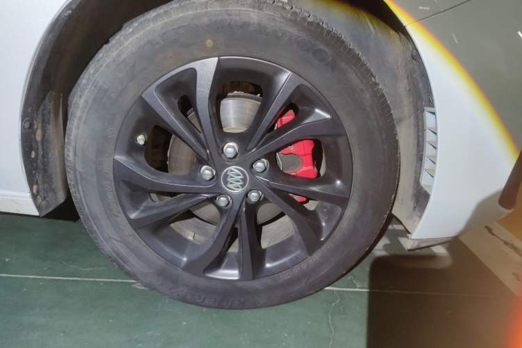 Used Buick Verano 2022 Pro GS Wind-Chasing Edition Right Front Wheel Hub