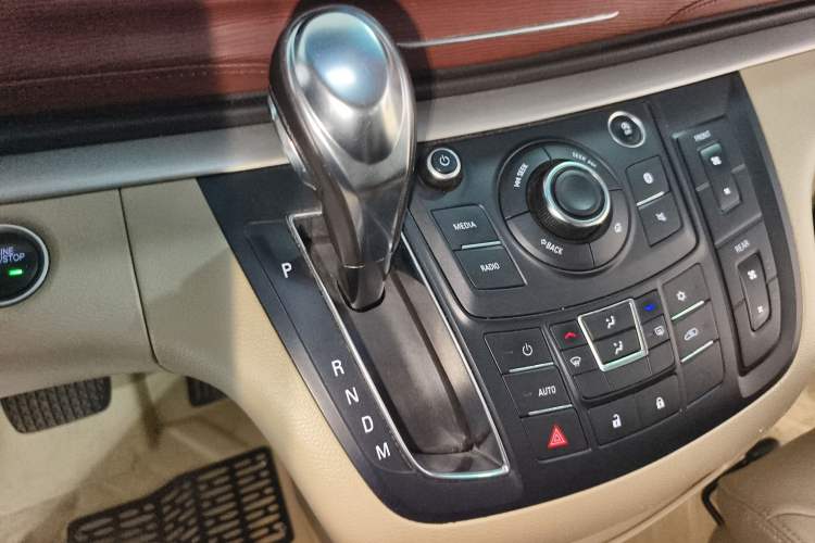 Used Buick GL8 2017 25S Luxury Version China V Standard Gear Lever