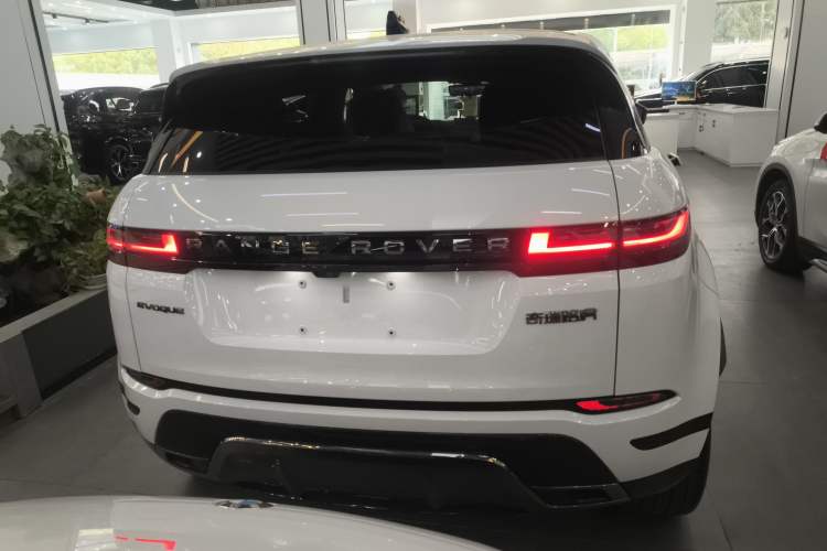 Used Land Rover Range Rover Evoque 2024 Aurora L 249 PS Prestige Light-Chasing Edition
