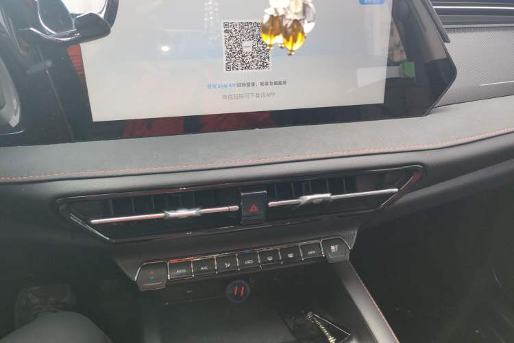 Used CHANGAN OSHAN X7 PLUS 2022 1.5T Blue Whale Edition Automatic Prestige Version Audio And AC Panel