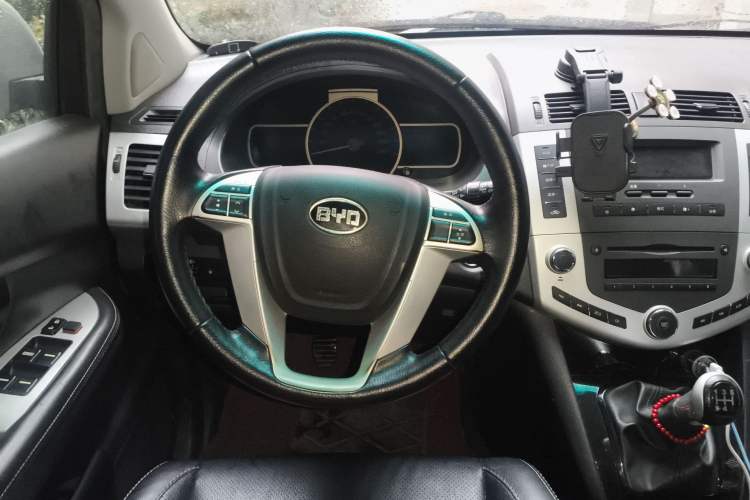 Used BYD S6 2013 Platinum Edition 2.0L Manual Luxury Model
