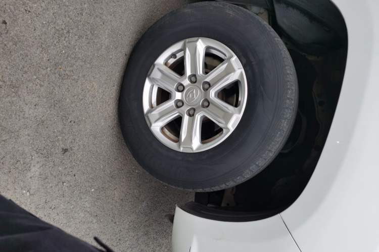 Used SAIC MAXUS T60 2017 2.8T Diesel Manual Two-Wheel Drive High-Ride Comfort Plus Long-Body Emission Standard V
