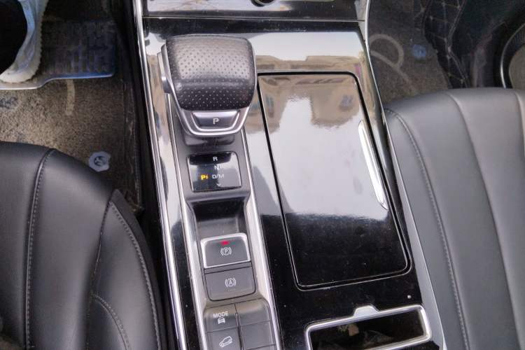 Used Roewe RX5 MAX 2019 300TGI Automatic Smart Cabin Luxury Edition Gear Lever