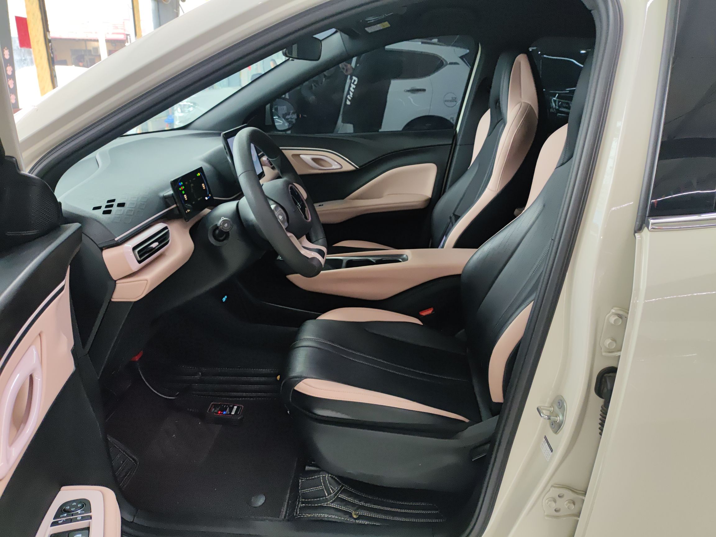 المقاعد الأمامية داخل السيارة