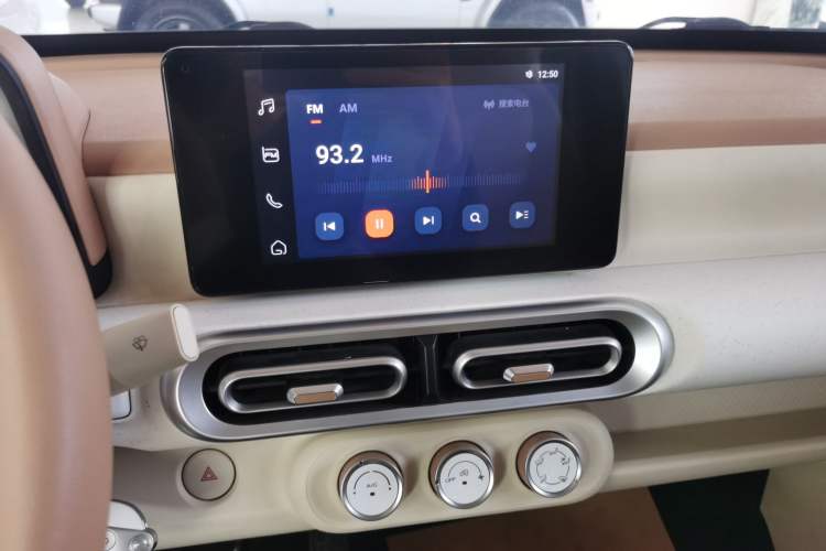 Used Wuling Hongguang MINIEV 2024 3rd Generation 215km Advanced Version Audio And AC Panel