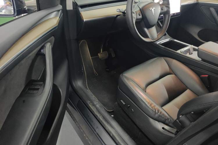 Used Tesla Model Y 2021 Long-Range All-Wheel-Drive Version