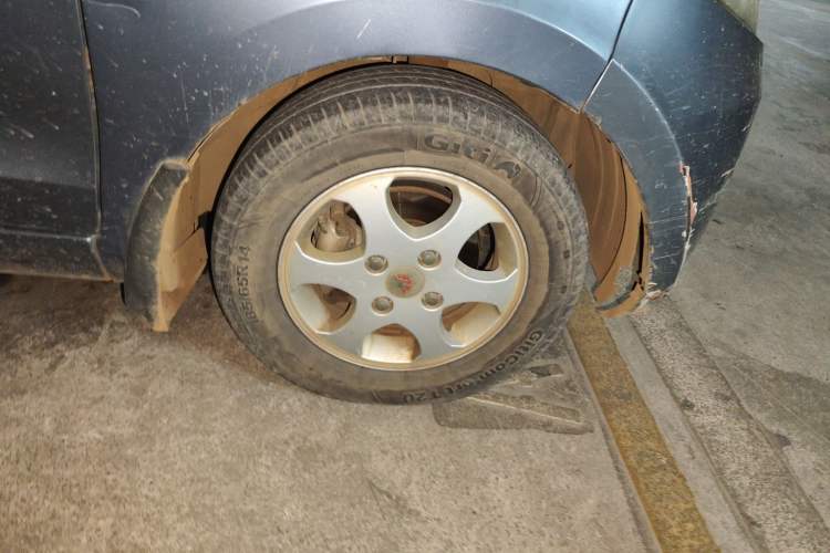 Used Wuling Hongguang 2010 1.2L Standard Version China IV Right Front Wheel Hub