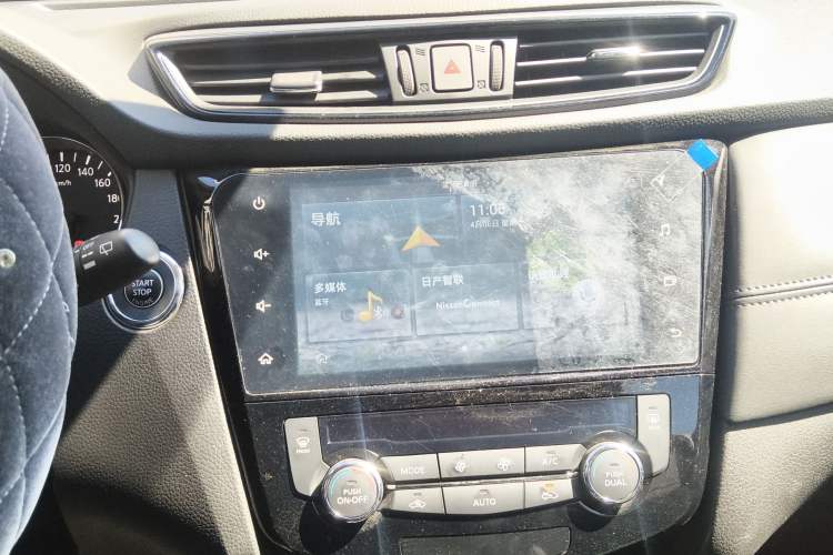 Used Nissan X-Trail 2019 2.0L CVT Smart Connect Comfort Edition 2WD Audio And AC Panel