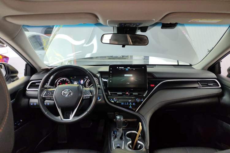 Used Toyota Camry 2023 2.0G Luxury Edition
