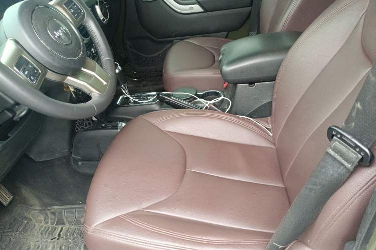 Used Jeep Wrangler 2015 2.8TD Sahara Four-Door Comfort Edition Left Front Seat