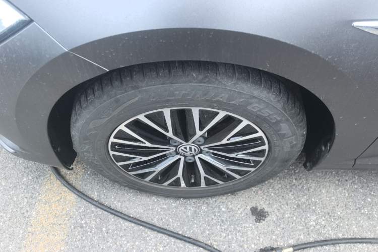 Used Volkswagen Sagitar 2019 280TSI DSG Comfort Version China VI Standard Left Front Wheel Hub