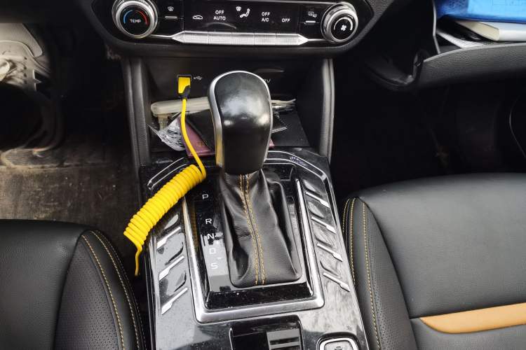 Used Bestune T77 2019 Facelift 230 TID Automatic Luxury Version China V Emission Standard Gear Lever