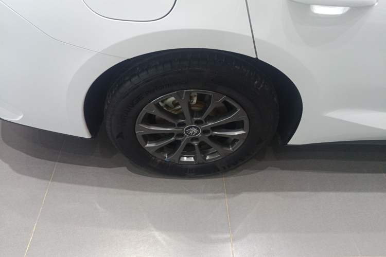Used BYD Qin L 2024 DM-i 80KM Leading Model Right Rear Wheel Hub