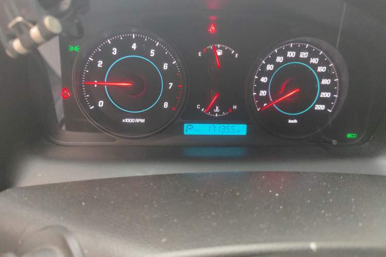 Used Chevrolet Captiva 2012 2.4L 4x4 Flagship Edition 7 Seats Odometer Close Up