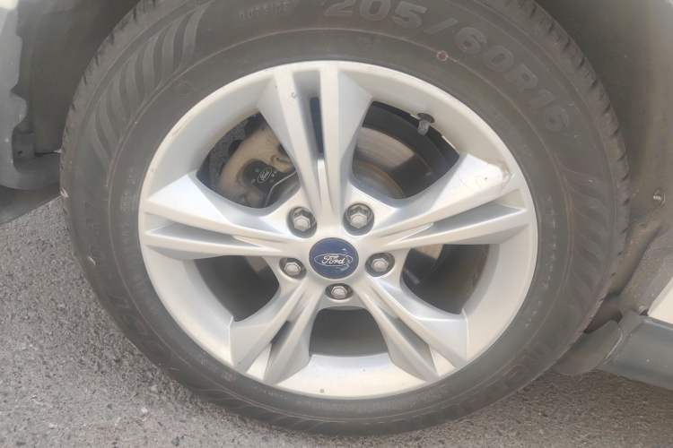 Used Ford Focus 2012 Sedan 1.6L Automatic Fashion Edition
