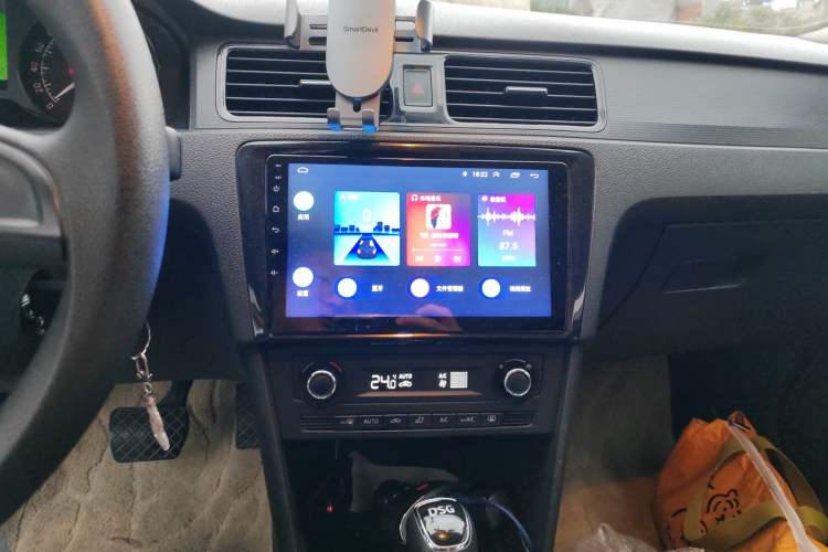 Used Skoda Rapid Spaceback 2014 1.4TSI DSG Enjoyment Edition Audio And AC Panel