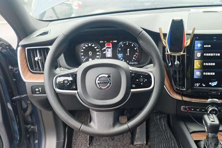 Used Volvo XC60 2021 T5 4x4 Smart Luxury Edition Steering Wheel