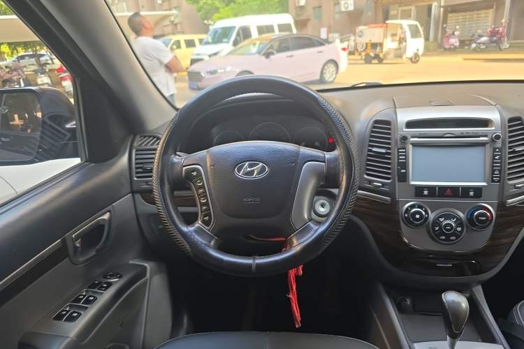 Used Hyundai Santa Fe Classic 2012 2.4 Comfort Edition 5-Seater Two-Wheel Drive