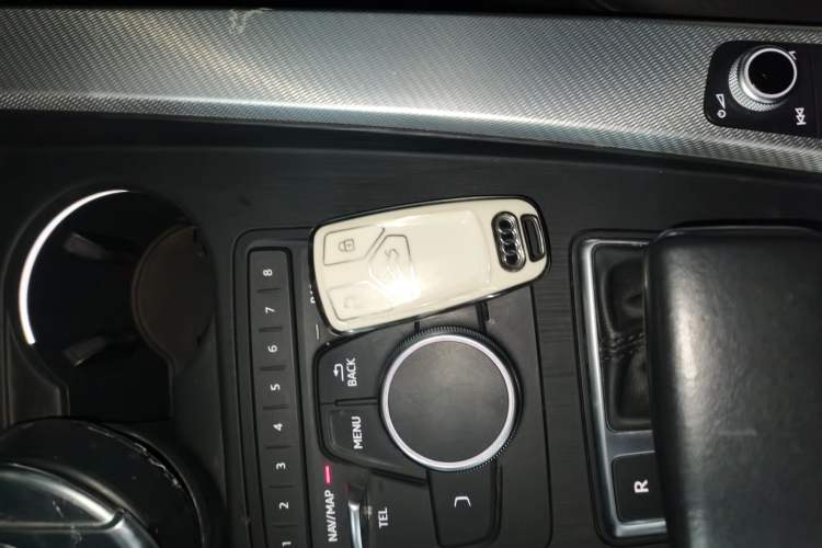 Used Audi A5 2019 Coupe 40 TFSI Fashion Edition China V Emission Standard Vehicle Key