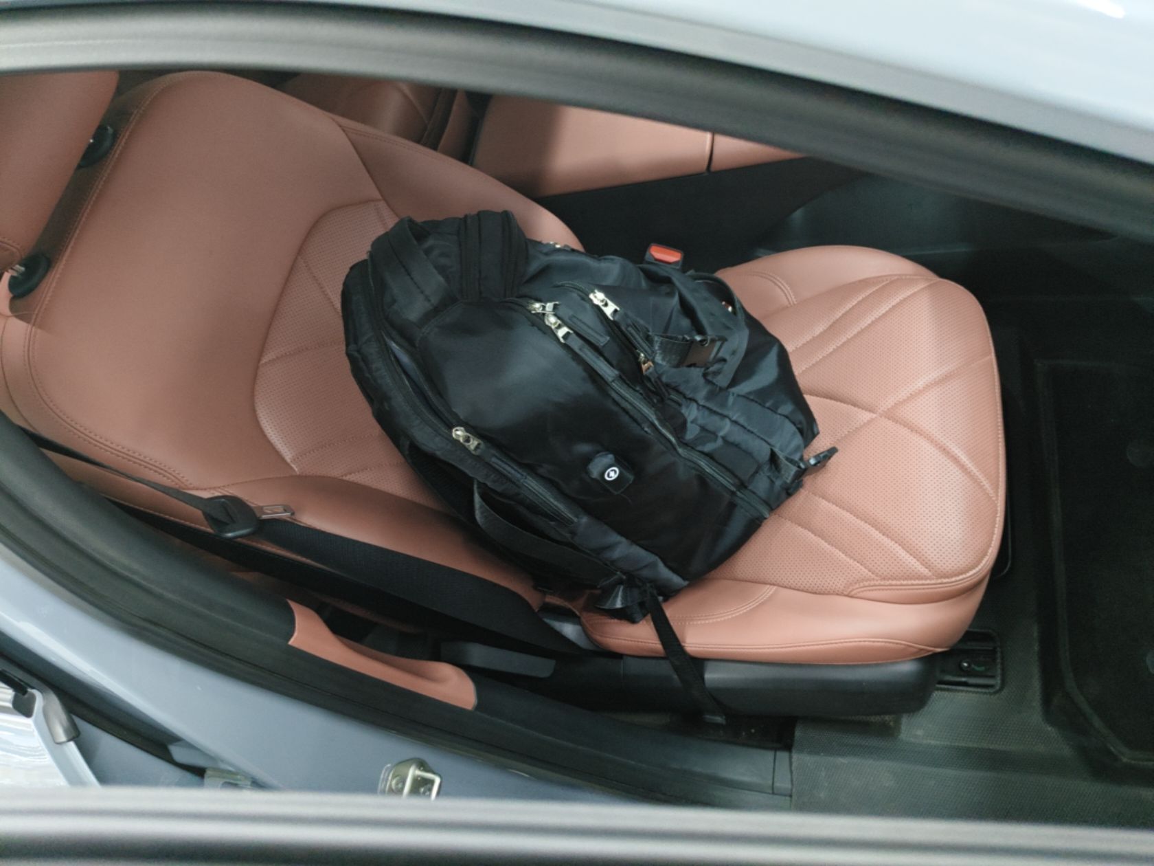 Geely Galaxy L6 2025 EM-i 140km Explorer+ Edition — снимка 19
