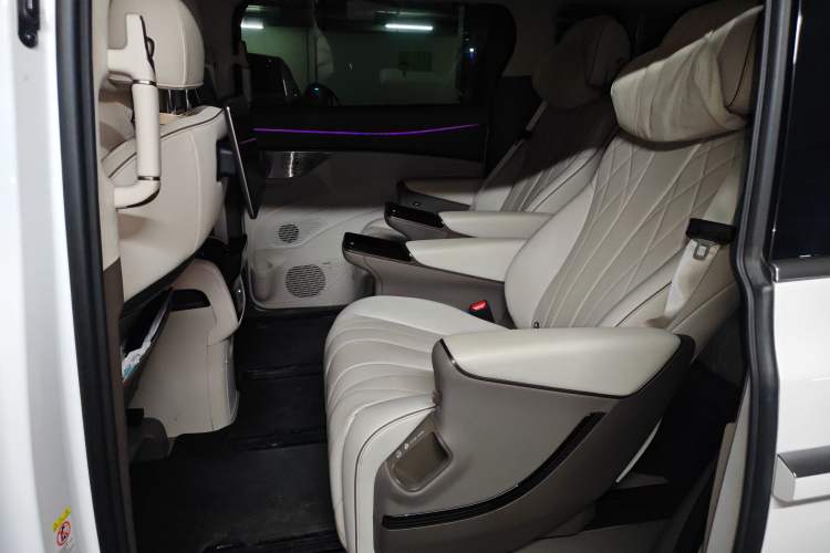 Used Denza D9 2022 DM-i 970 Four-Wheel Drive Flagship Model
