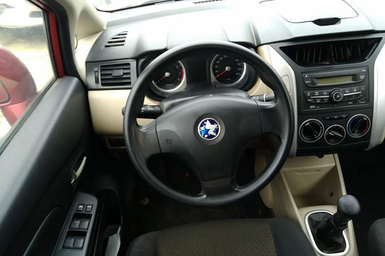 Used Venucia R50 2015 1.6L Manual Fashion Edition