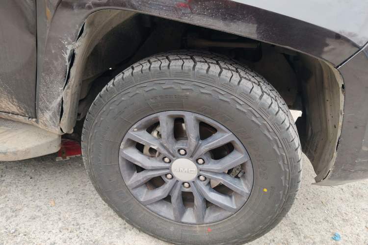 Used JMC Yuhu 7 2022 2.0T Manual Diesel 4x4 Comfort Version Standard Wheelbase Right Front Wheel Hub