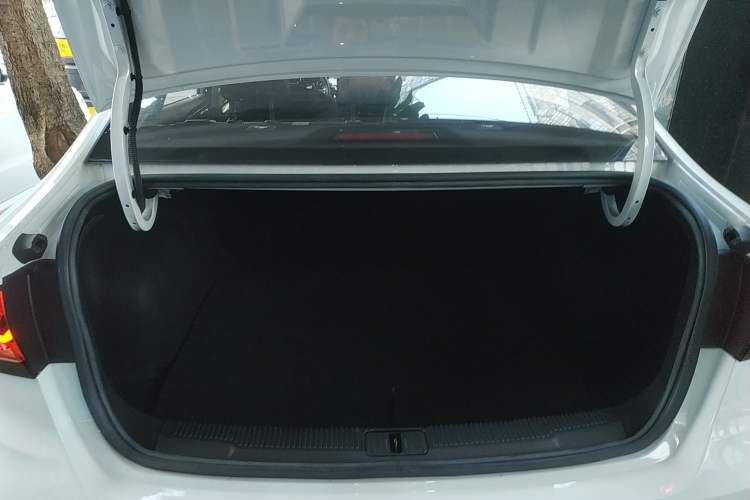 Used Roewe i5 2021 1.5L CVT Platinum Edition
